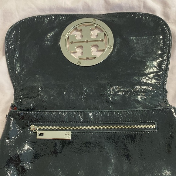 Tory Burch Patent Silver Logo Clutch - Picture 2 of 11